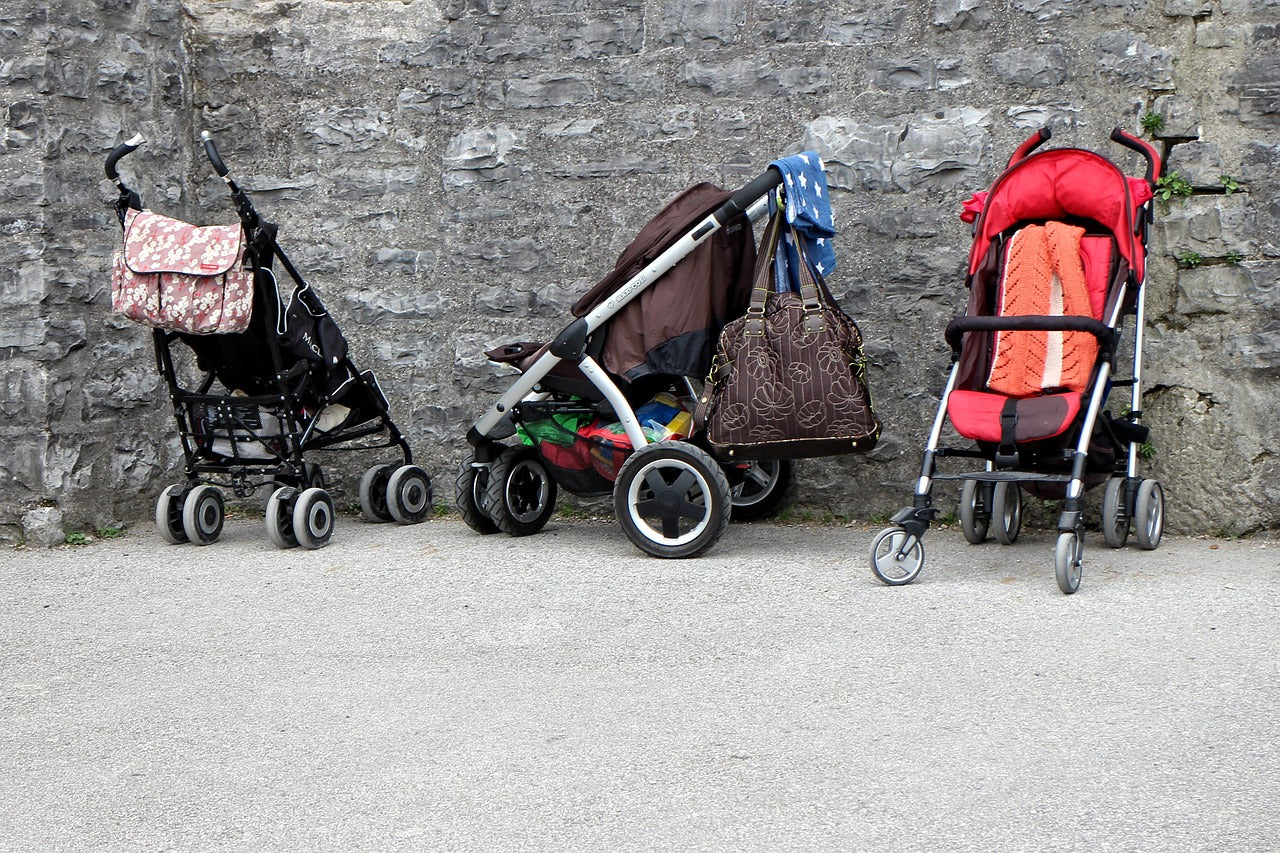 Baby strollers, lightweight and foldable strollers for infants and toddlers, durable and travel-friendly baby gear.